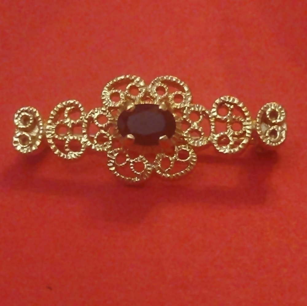 REASONABLE OFFERS ACCEPTED Stunning women's fashion brooch pin